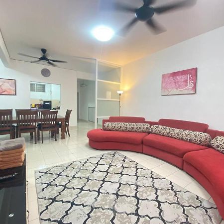 Homestay Juta Mines Seri Kembangan Balakong Serdang Lama Extérieur photo
