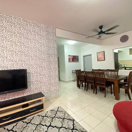 Homestay Juta Mines Seri Kembangan Balakong Serdang Lama Extérieur photo