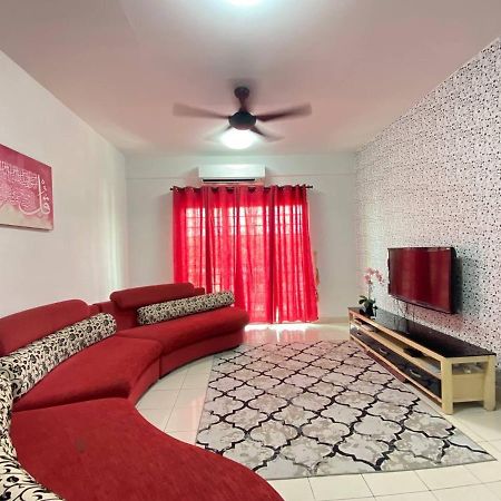Homestay Juta Mines Seri Kembangan Balakong Serdang Lama Extérieur photo