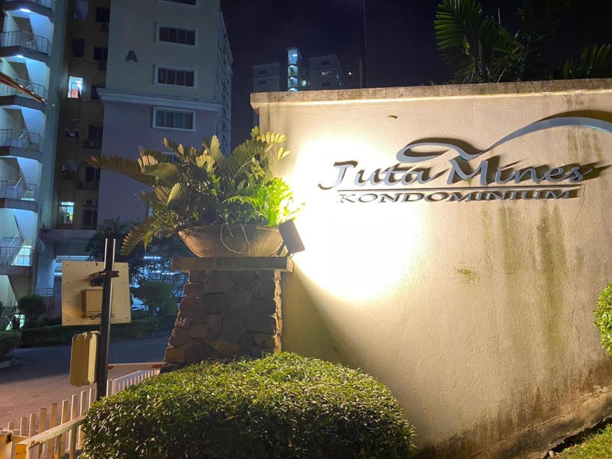 Homestay Juta Mines Seri Kembangan Balakong Serdang Lama Extérieur photo