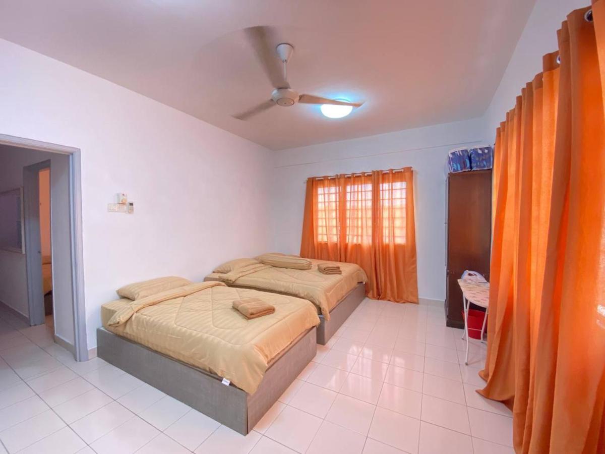 Homestay Juta Mines Seri Kembangan Balakong Serdang Lama Extérieur photo