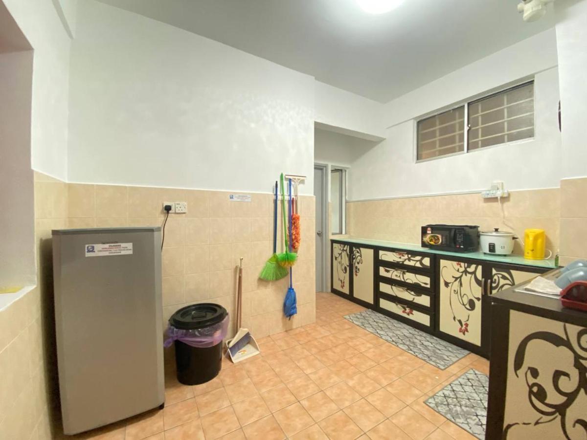 Homestay Juta Mines Seri Kembangan Balakong Serdang Lama Extérieur photo