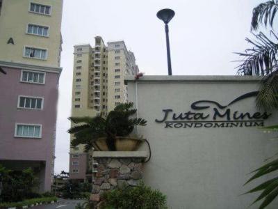 Homestay Juta Mines Seri Kembangan Balakong Serdang Lama Extérieur photo