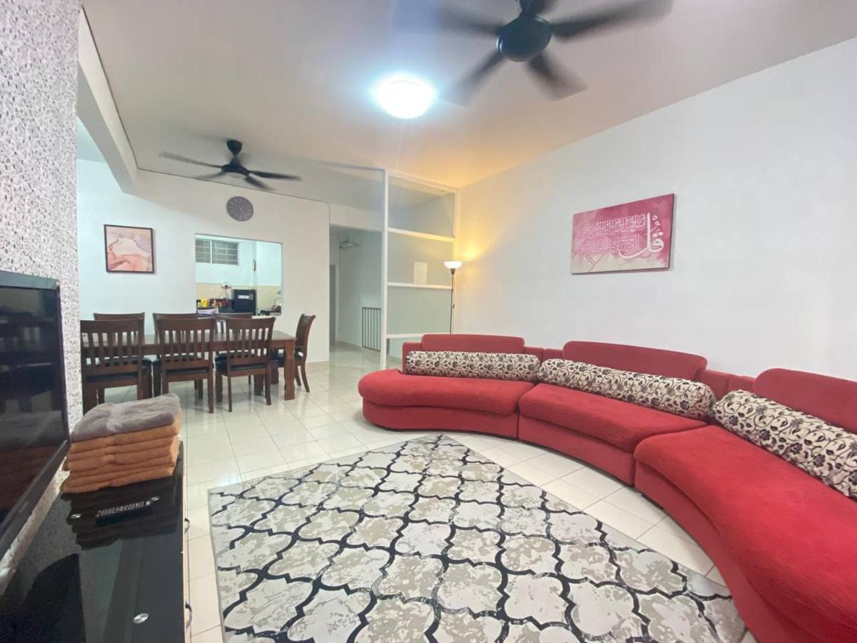 Homestay Juta Mines Seri Kembangan Balakong Serdang Lama Extérieur photo