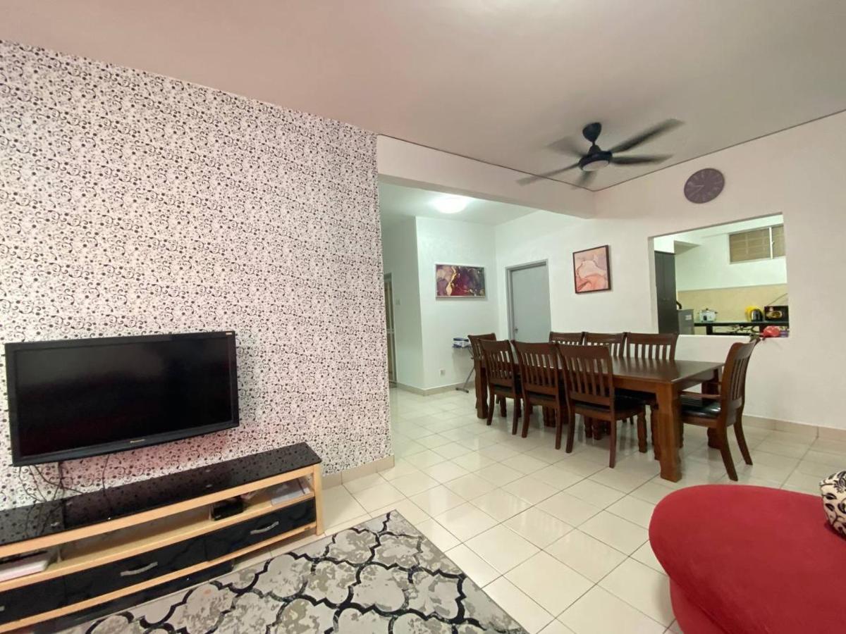 Homestay Juta Mines Seri Kembangan Balakong Serdang Lama Extérieur photo