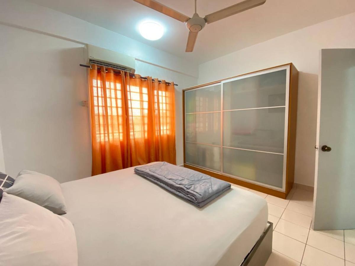 Homestay Juta Mines Seri Kembangan Balakong Serdang Lama Extérieur photo