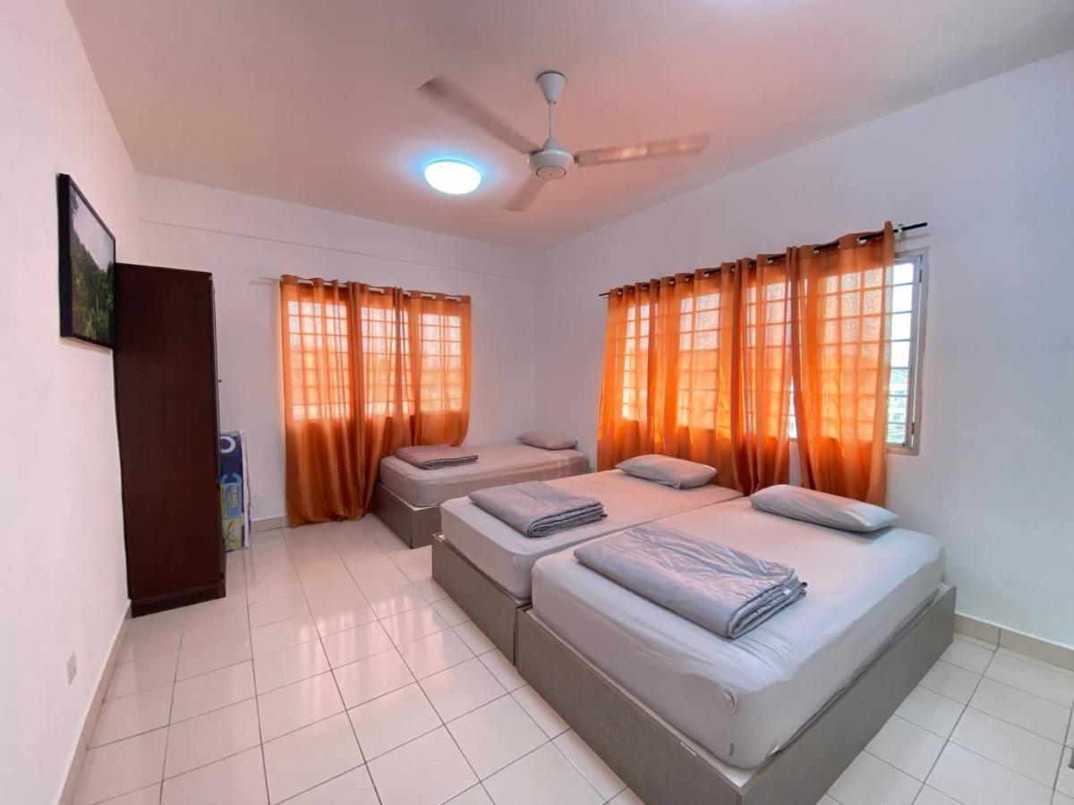 Homestay Juta Mines Seri Kembangan Balakong Serdang Lama Extérieur photo