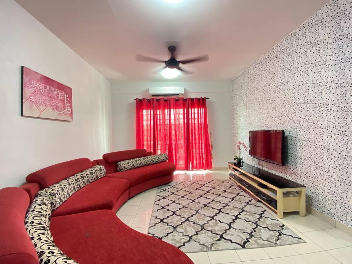 Homestay Juta Mines Seri Kembangan Balakong Serdang Lama Extérieur photo